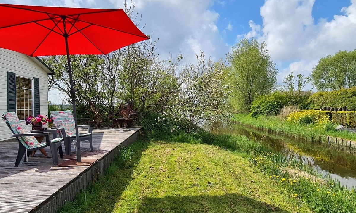 Hensbroek Ski Chalet | Detached chalet with beautiful terrace, near Alkmaar