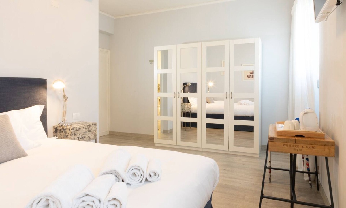 Prato House | Dimora 16 Rooms & Garden