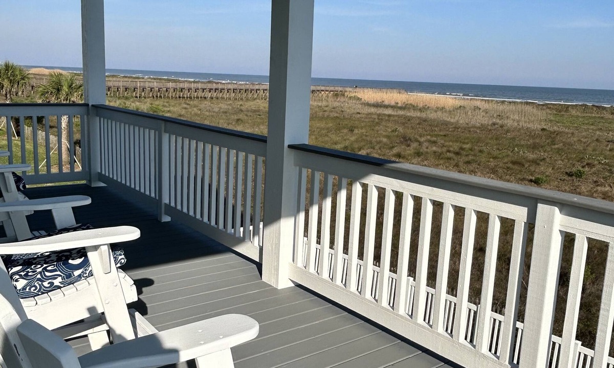 Red Fish Cove House | Directly on the beautiful Gulf Coast in Pointe West, Galveston, TX