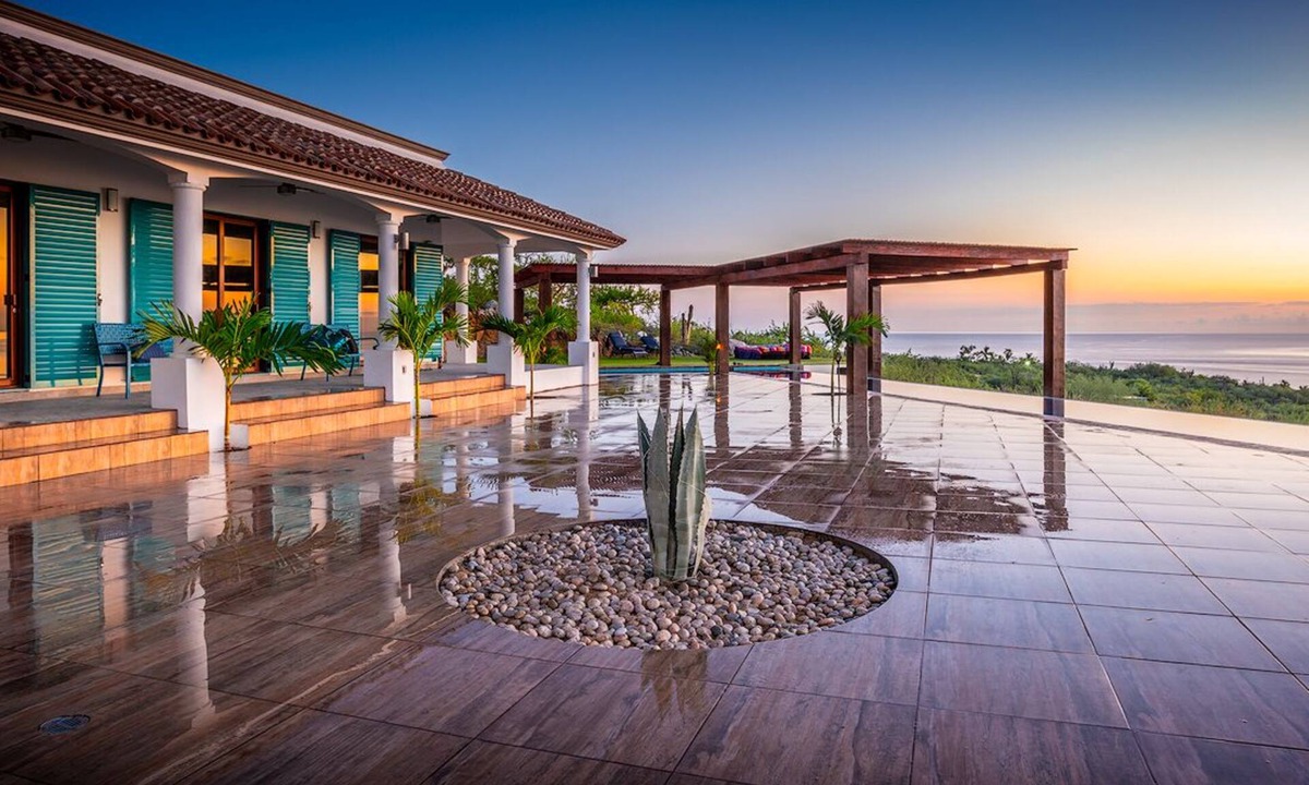 Buenavista Villa | DISCOUNTS! Walk 2 BEACH. THEATER 5 Bedrooms/7 Bath. Heated Pool-Jacuzzi