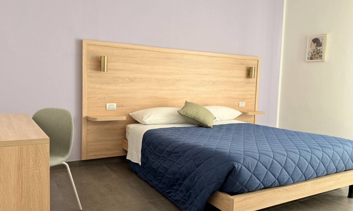 Prato Apartment | Discover Apartment Lorenzo, an elegant residence situated in a quiet area just 15 minutes from Florence. Tastefully furnished with high-end finishes, this apartment is designed for those seeking a refined environment that meets every need.Perfect for fam