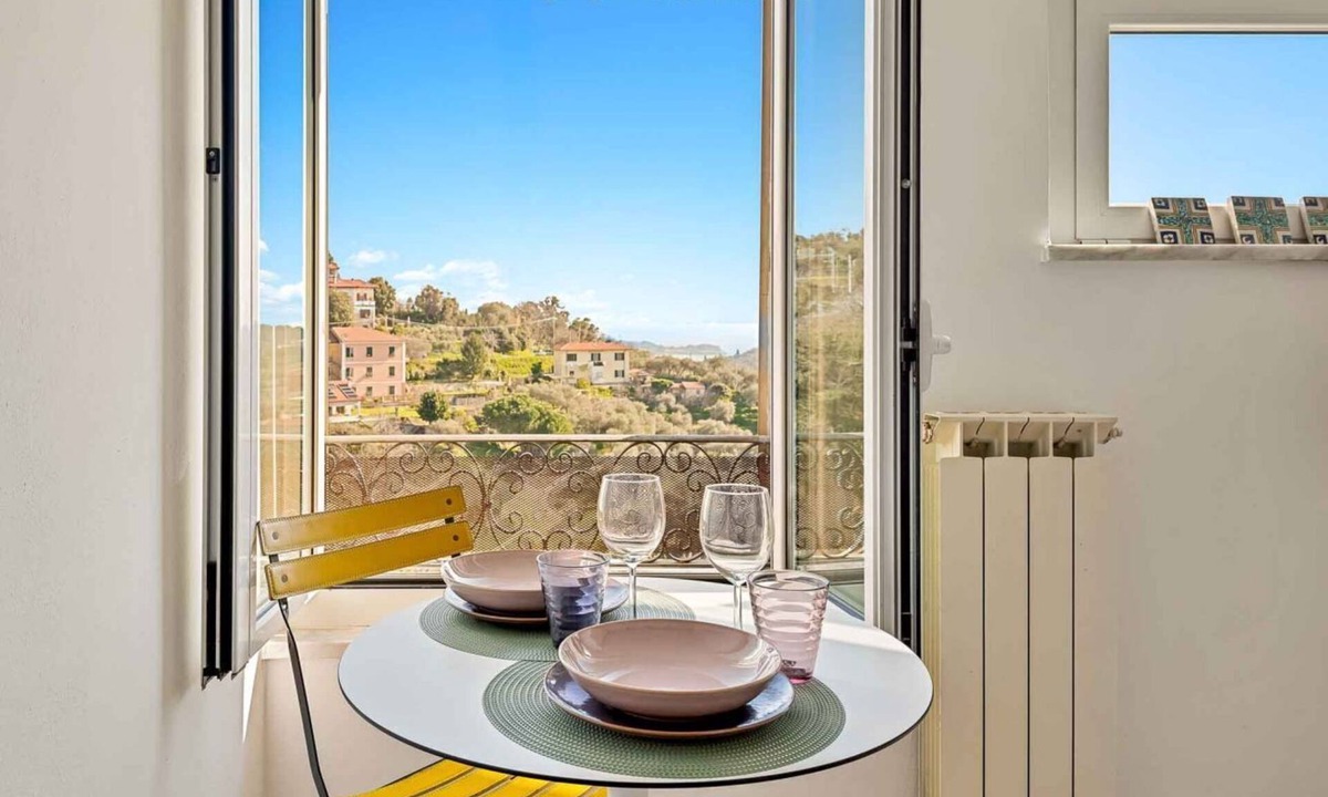 Pitelli Apartment | Discover your oasis of relaxation in Pitelli, a charming village overlooking the sea! We present you a splendid holiday home ideal for families and groups of up to 4 people.The house consists of two welcoming and tastefully furnished bedrooms, perfect fo