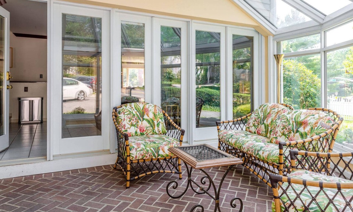 Bethesda House | Divine Bethesda 4BR w/W/D, nr Groceries, Shopping & Metro, by Blueground