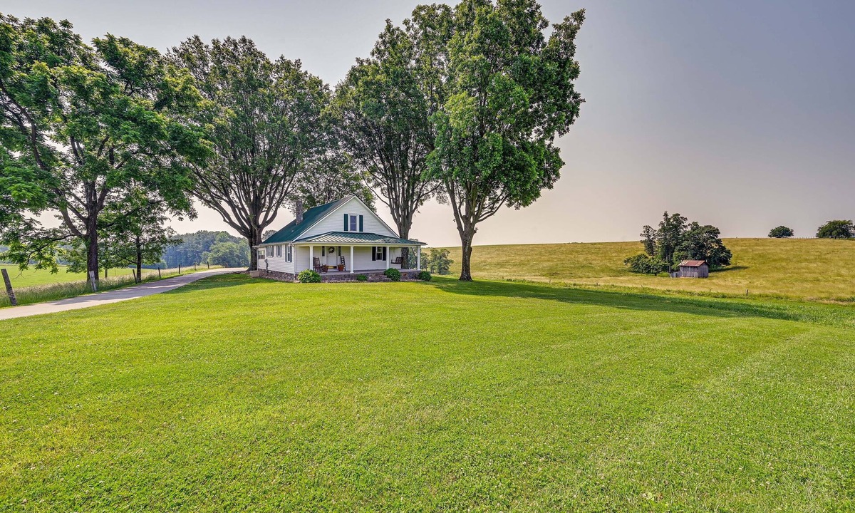 Elkin House | Dobson Farmhouse w/Scenic Porch - Near Vineyards!