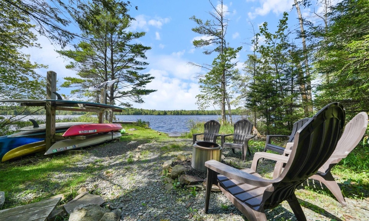 Pocono Pines House | DOCKSIDE DAYS-LAKEFRONT in Lake Naomi! Boating, Sunsets and Year-Round Fun