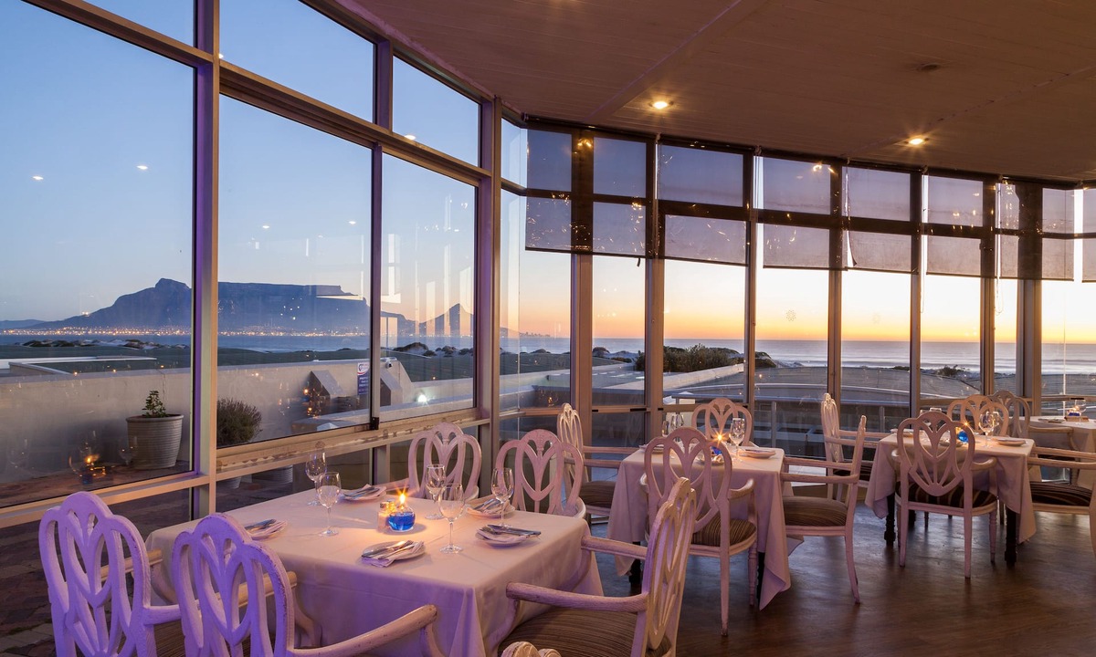 Bloubergstrand Hotel | Dolphin Beach Hotel