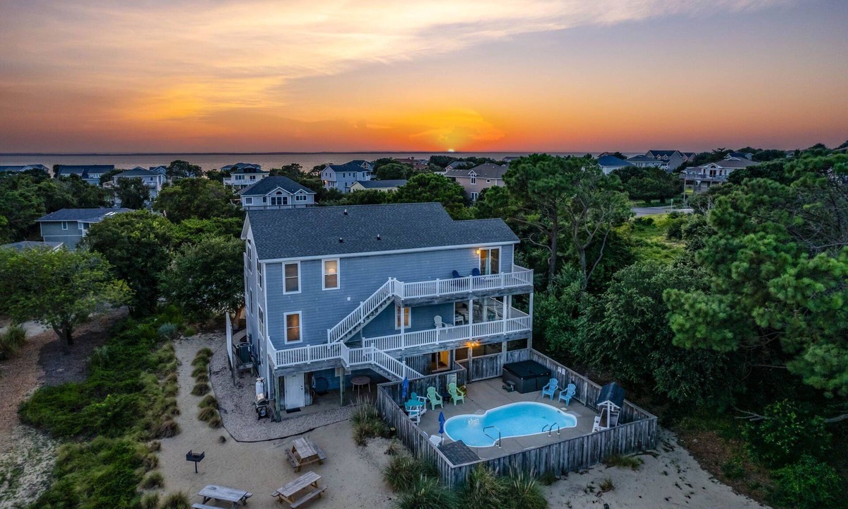 Carolina Dunes House | DOLPHIN DUNES - 7 BR Oceanside Retreat In DUCK - Pool, Dogs allowed