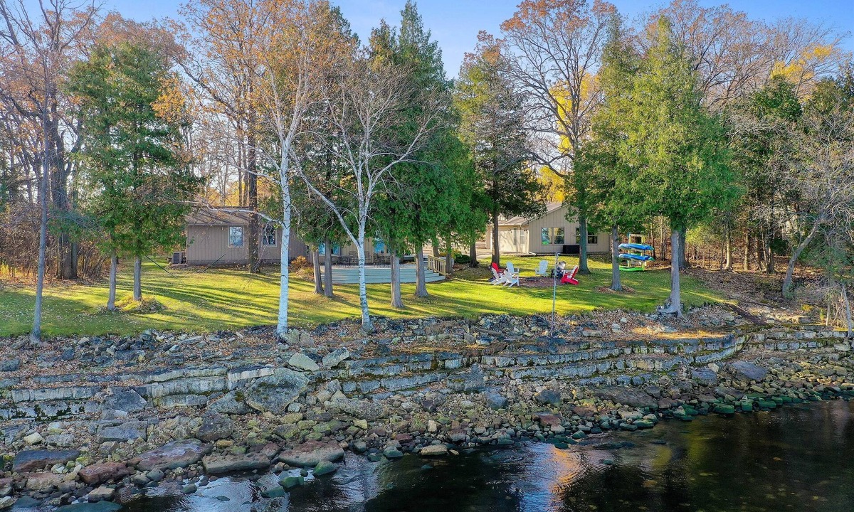 Little Sturgeon House | Door County Waterfront Cottage | 180' Shoreline | Sleeps 10 + Bunkhouse