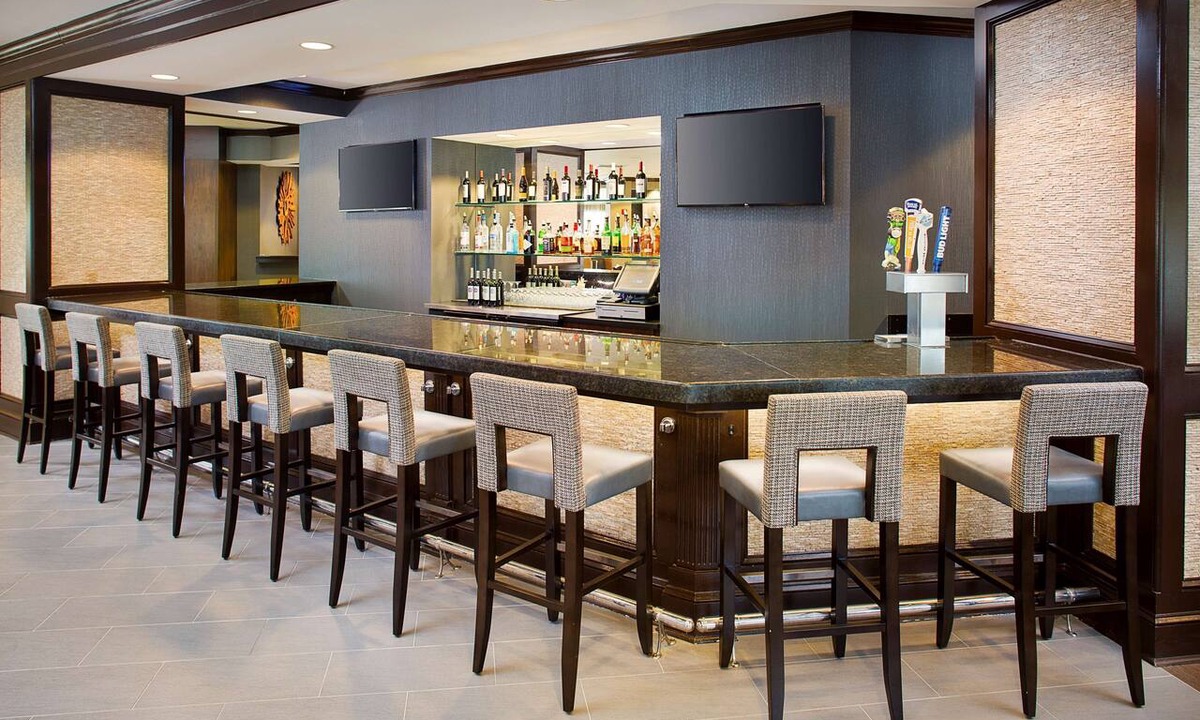 Linthicum Heights Hotel | DoubleTree Hotel Baltimore - BWI Airport