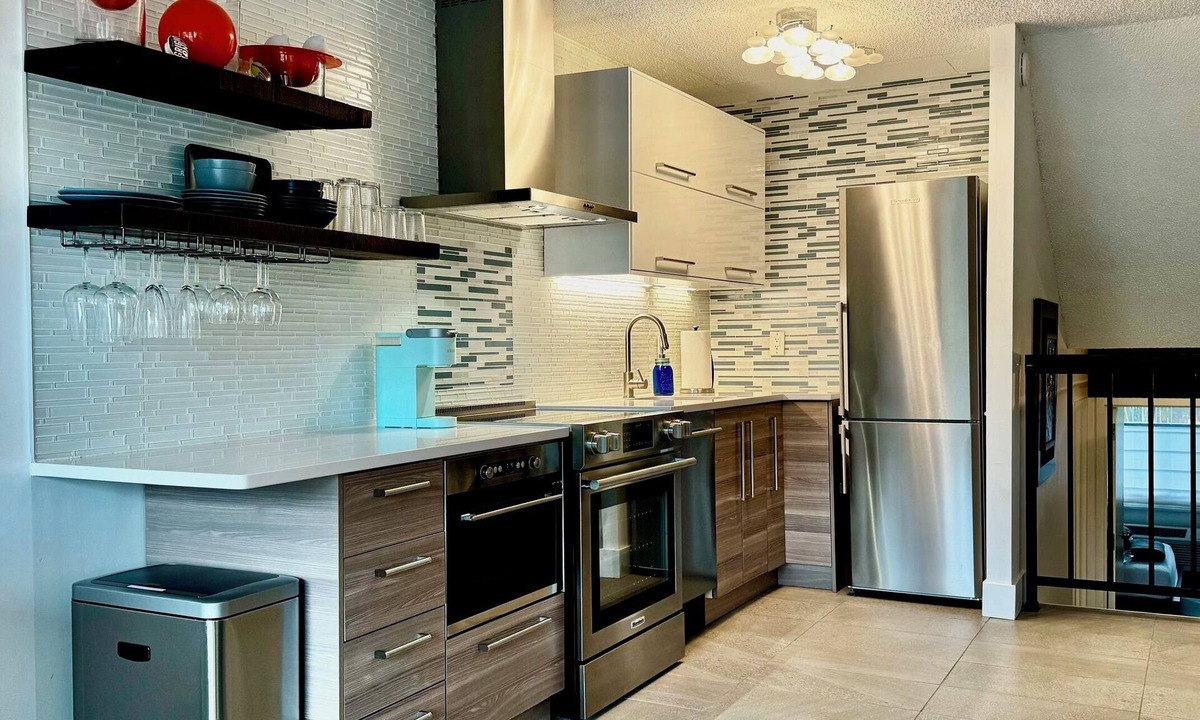 The Pines Condo | Downtown Rehoboth Beach- The Ark 1BR Condo Sleeps 4 w/Balcony & Parking