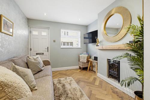 City Centre House | Dreamers Hollow- Wyndale Signature Stays