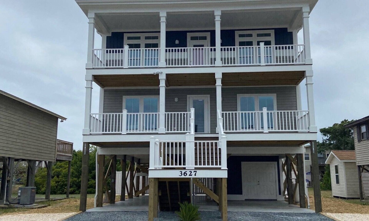 Oak Island House | DreamWaver - Beautiful new home w/pool steps from the beach!