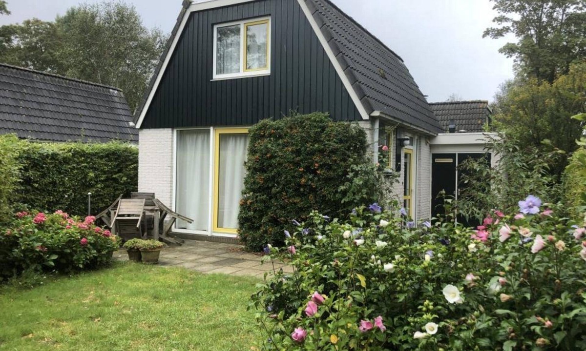 Egmond-Binnen House | Dune Bungalow directly against the dunes for 4 persons