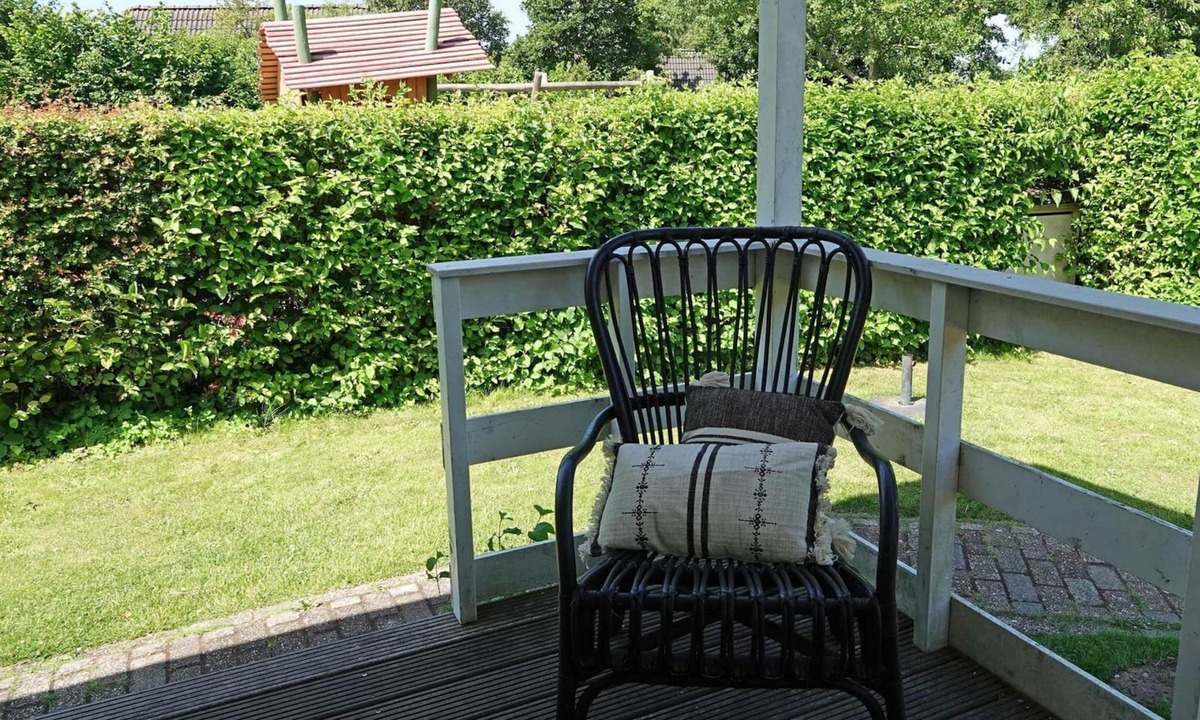 Egmond-Binnen House | Dune Chalet with veranda directly against the dunes for 4 persons