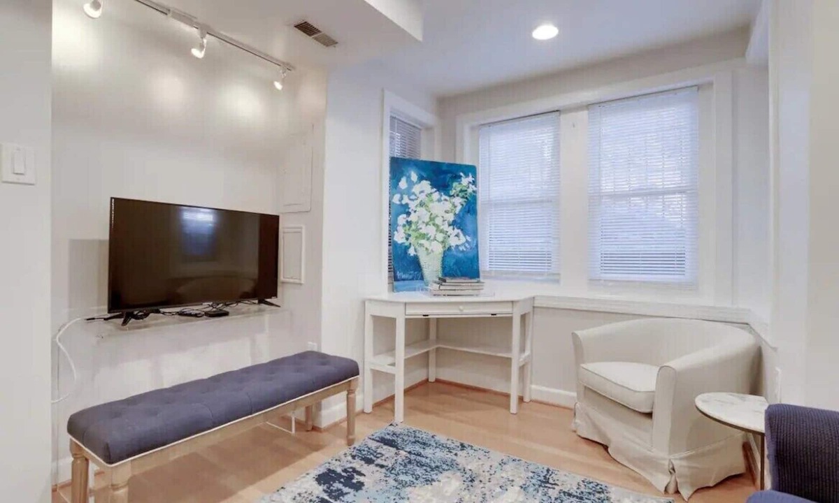 U Street Corridor House | Dupont: Pet-friendly+Metro+42"Roku+Desk+FAST Wi-Fi
