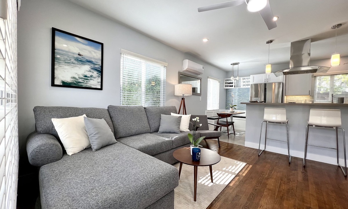 Pico Cottage | Dwell Art Gallery Home ~ Cozy Cottage Santa Monica