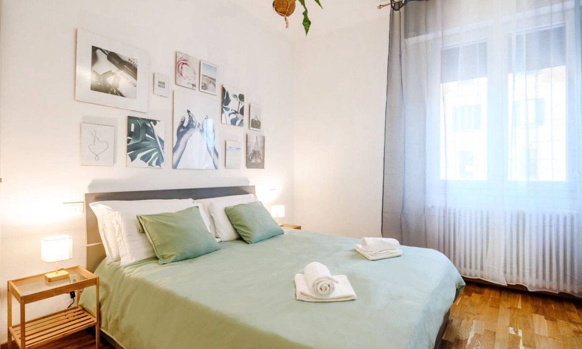 San Donato-San Vitale Apartment | Eco-friendly stay in the heart of the city - DiffeRent Home