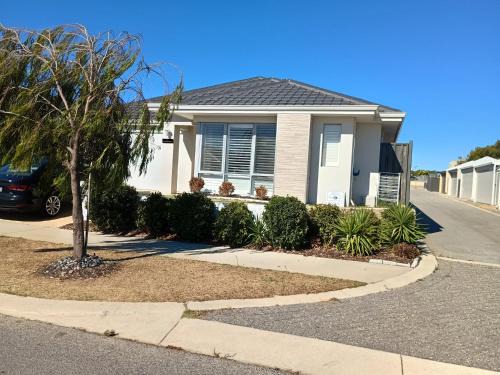 Jindalee House | Eden beach retreat