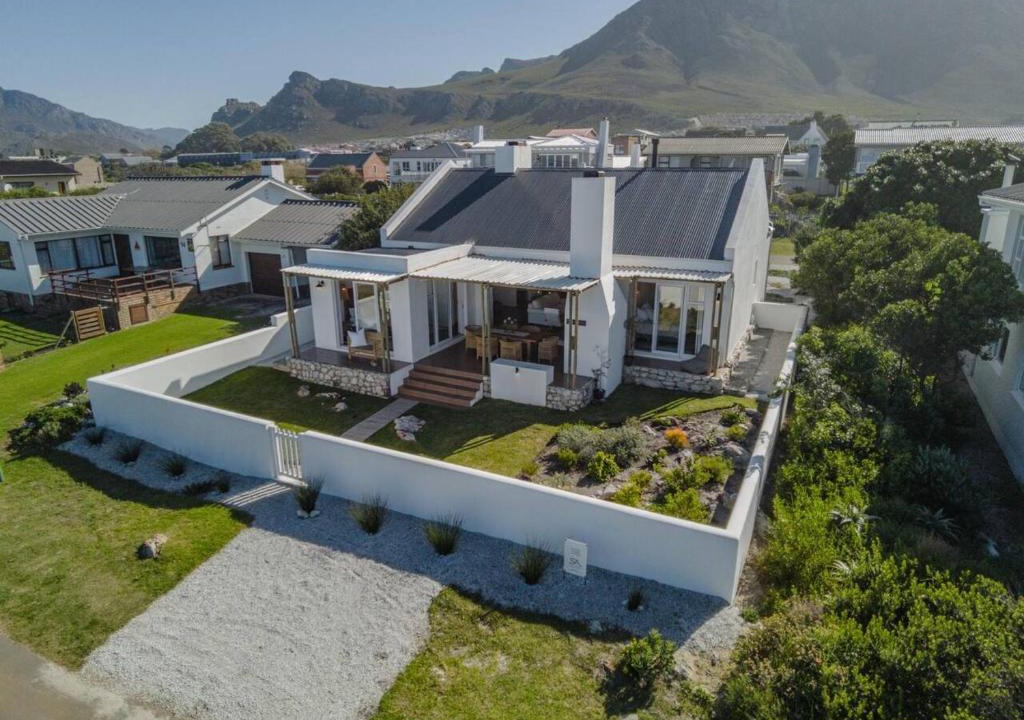 Kleinmond Apartment | Efcharisto Cottage Sea, Style & Serenity