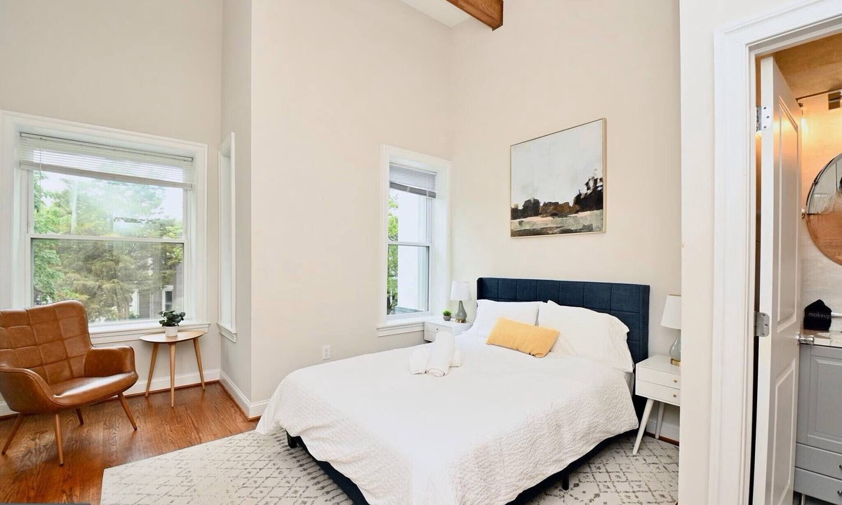 Near Northeast House | Elegant 5BR home 1 mile from Capitol Hill!Free Parking!
