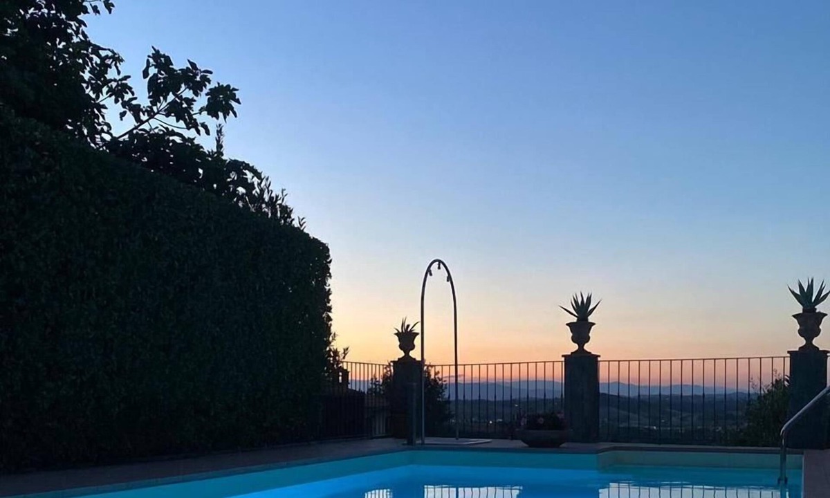 Gambassi Terme Apartment | ELEGANT APARTMENT WITH POOL IN THE MIDDLE OF TUSCANY. WINE TASTINGS