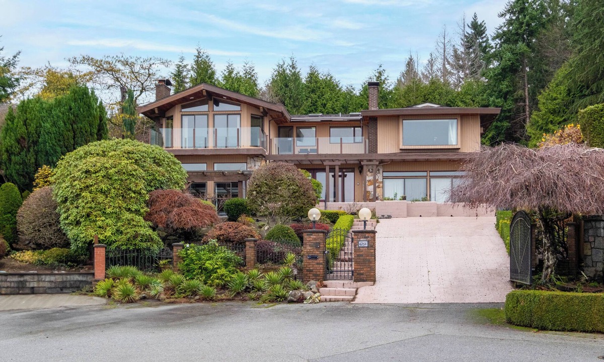 Caulfeild House | Elegant Cypress Park Villa with Panoramic Ocean View