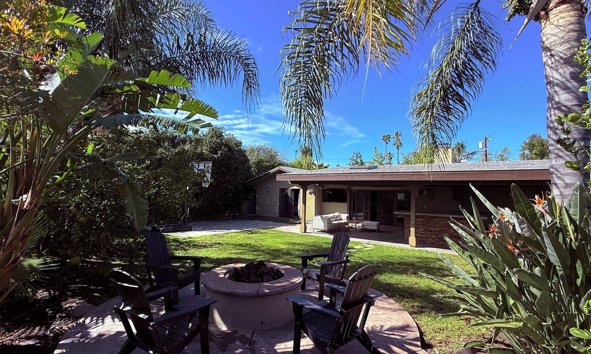 Woodland Hills House | Elegant Family Retreat 5BR&3BA in Serene Oasis