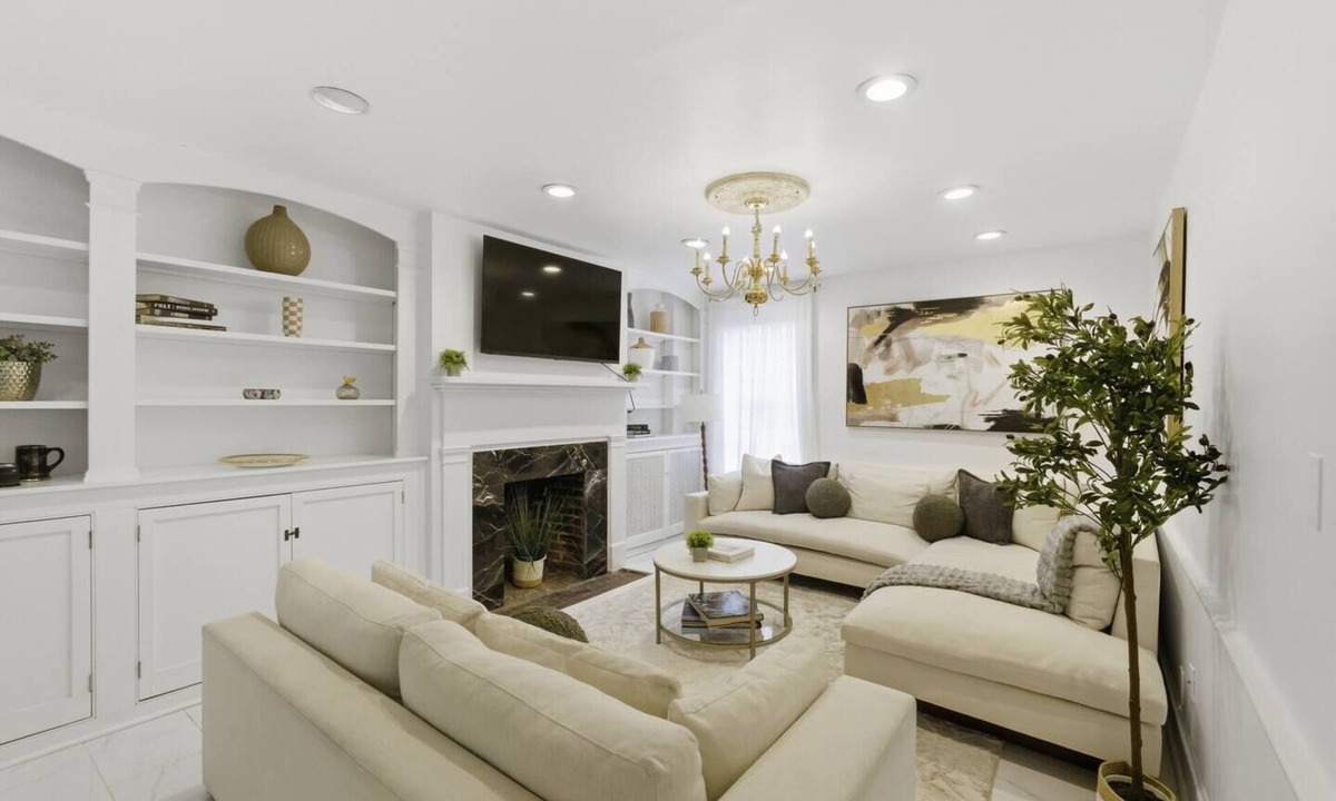 Old Town Alexandria Villa | Elegant Federal Revival | Metro + Parking