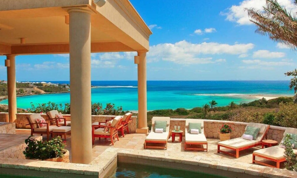 Sandy Hill Villa | Elegant four bedroom villa with gorgeous beach view