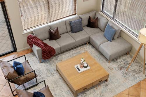 Applecross House | Elegant Riverfront 5BR Family Retreat with Pool