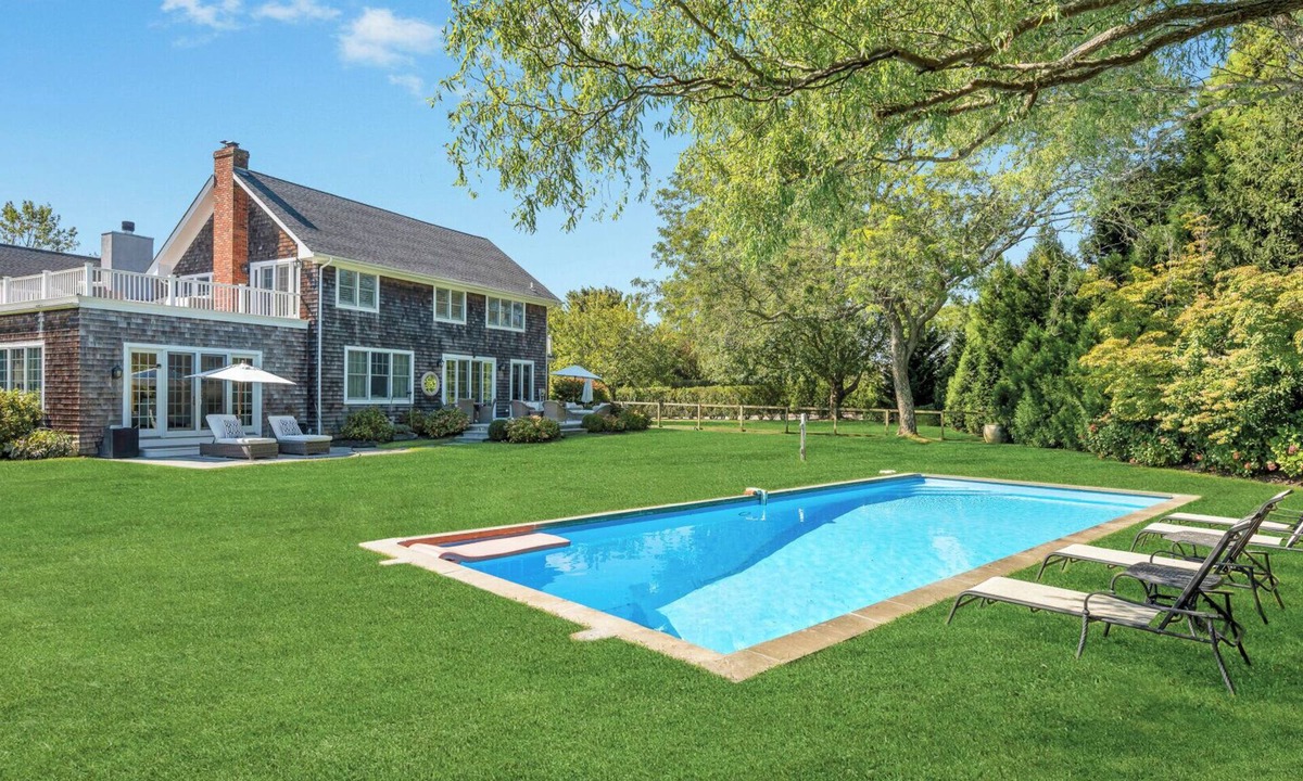 Bridgehampton House | Elegant Water Mill retreat with heated pool, terraces, and timeless.