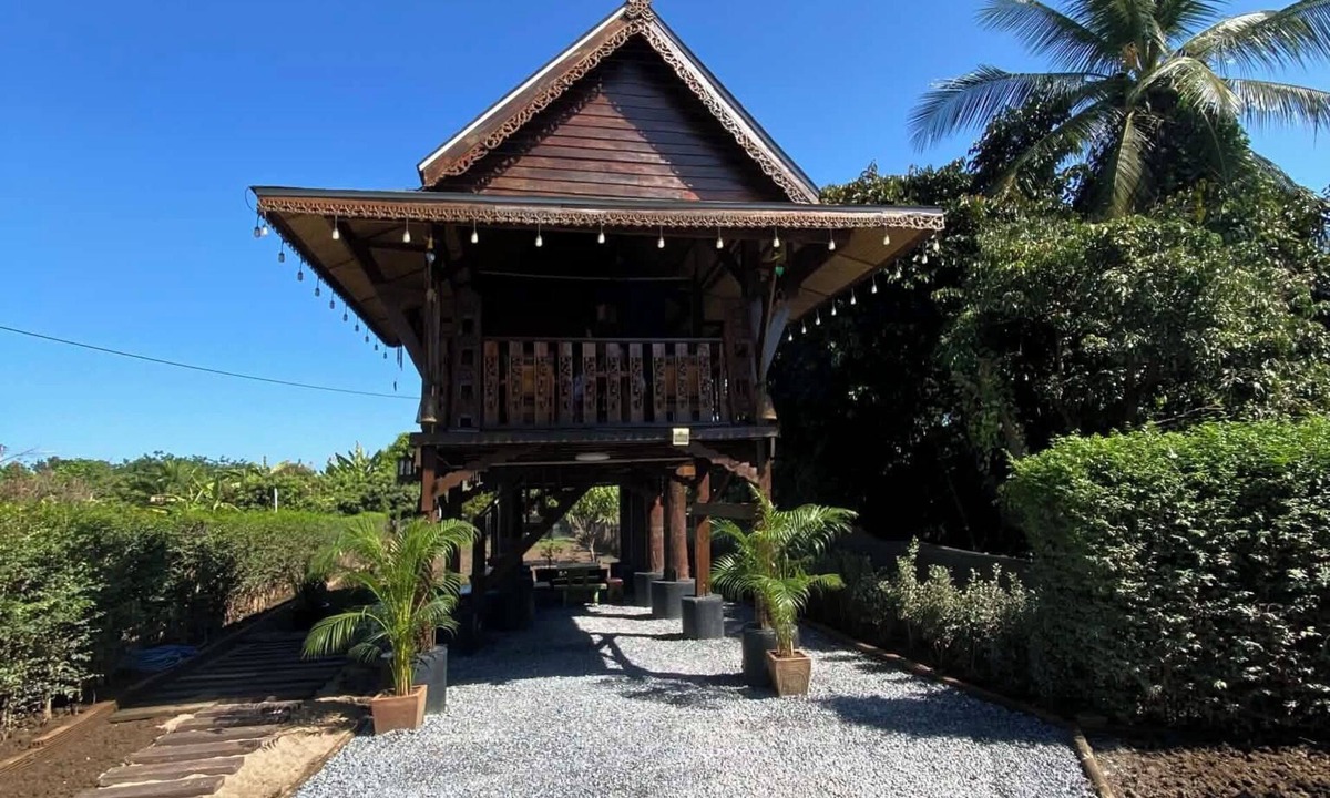 Phra Yun Villa | Elephant House and Pool Villas #5 1bedroom queen size bed villa with fan & bath