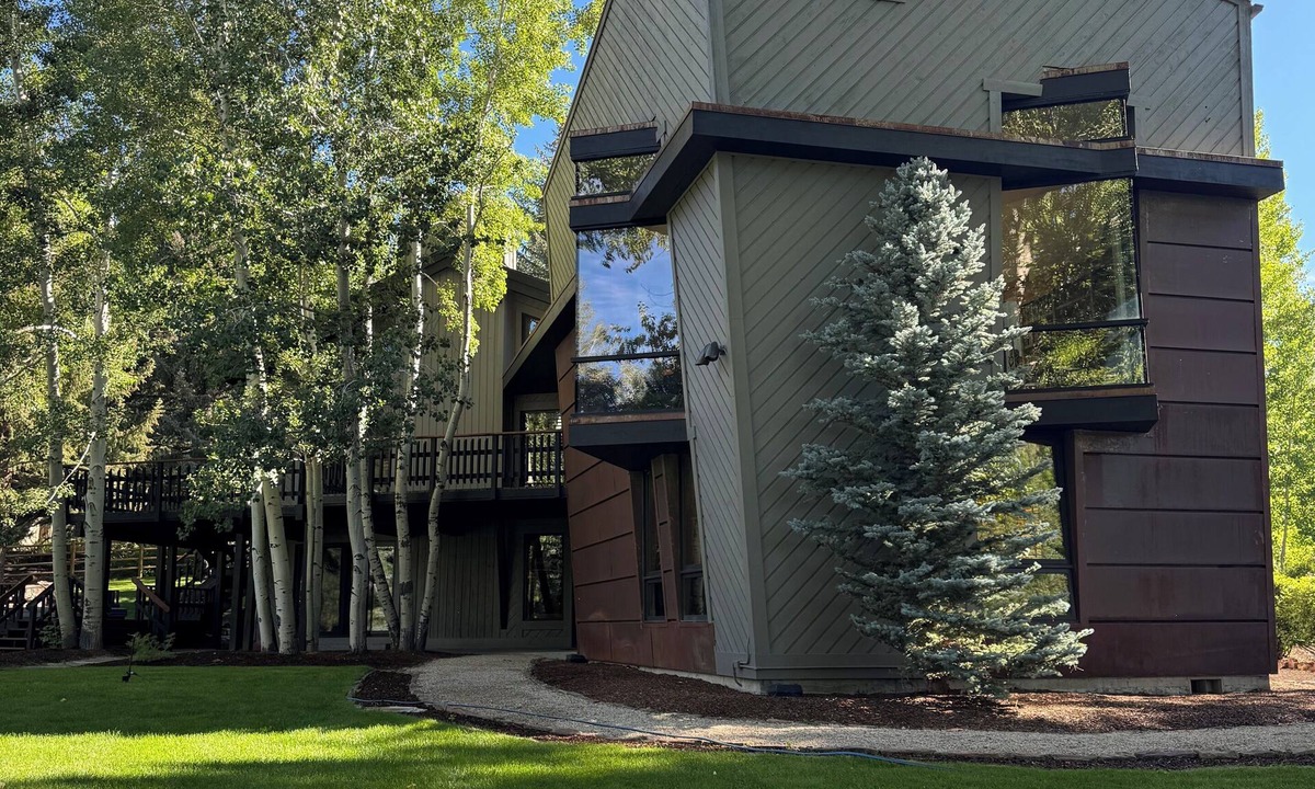 Sun Valley House | Enchanting 4 bedroom home just seconds away from Sun Valley Lodge.