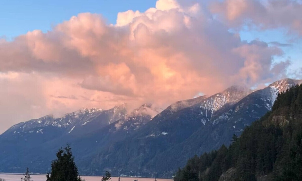 Horseshoe Bay House | Entire home near water, shops and park in West Van