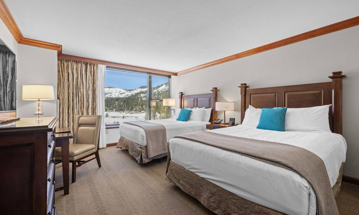 Olympic Valley Resort | Everline Resort & Spa Deluxe Valley View 2 Queens