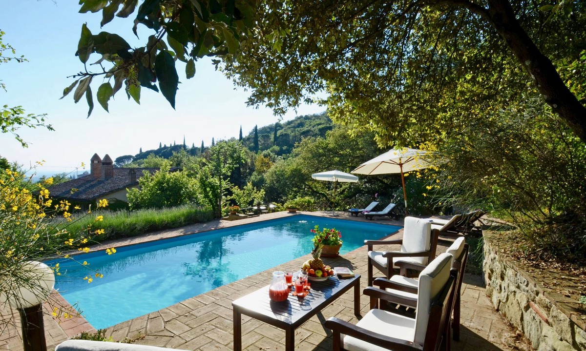Passignano sul Trasimeno Villa | Exclusive hideaway nestled in woods with stunning lakeview Tuscany/Umbria border