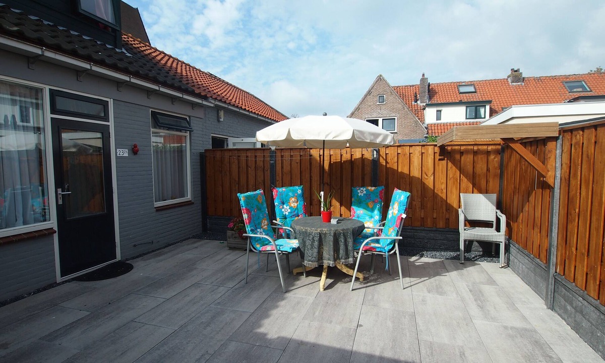 Egmond aan Zee House | Experience a wonderful vacation by the sea in this comfortable apartment: 2 bedrooms, bathroom, fully equipped kitchen and private terrace.