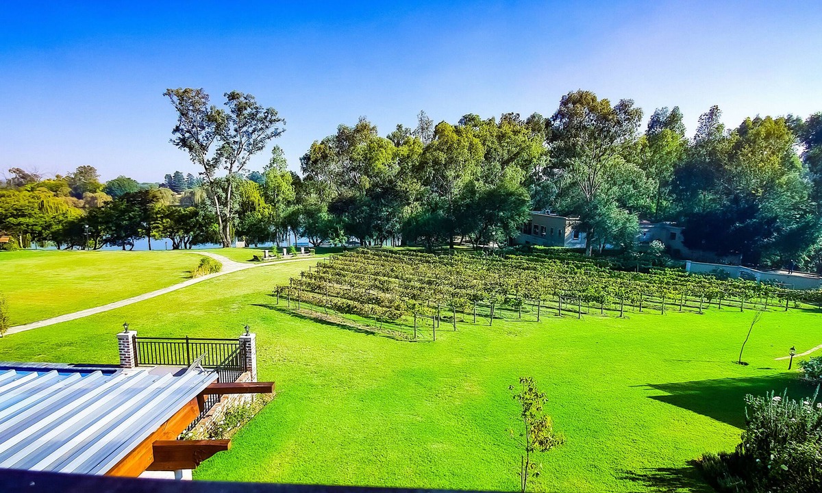 Parys Apartment | Exquisite Pont de Val Riverside Escape Apartment