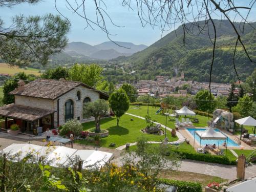 Furlo House | Family Cottage in Cagli with Pool
