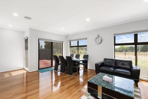 Holt House | Family-Friendly 4-Bed Home with Courtyard