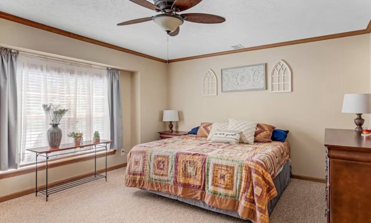 Pittsfield House | Family-Friendly Lakefront Cabin | Water Fun, Fire Rings & Open Lawns