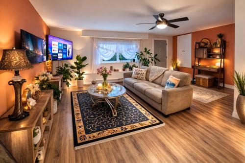 District of North Vancouver Apartment | Family Home - Suite