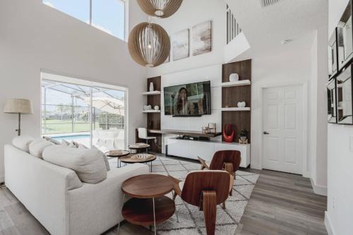 Lake Berkley House | Family Resort Pool Home Near Disney