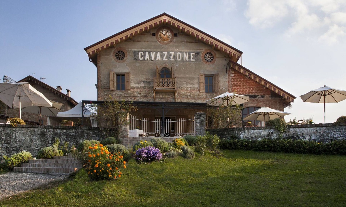 Viano Apartment | Farmhouse in Reggiano with Scenic Garden