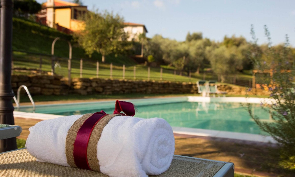 Lari Apartment | Flat in Lari, A/C, terrace, pool, restaurant, Wi-Fi, close to the village, Fr