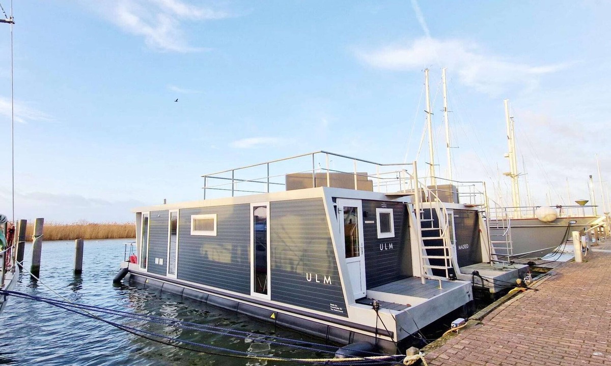 Lelystad Boat Rental | Floating lodge with Terrace in Lelystad