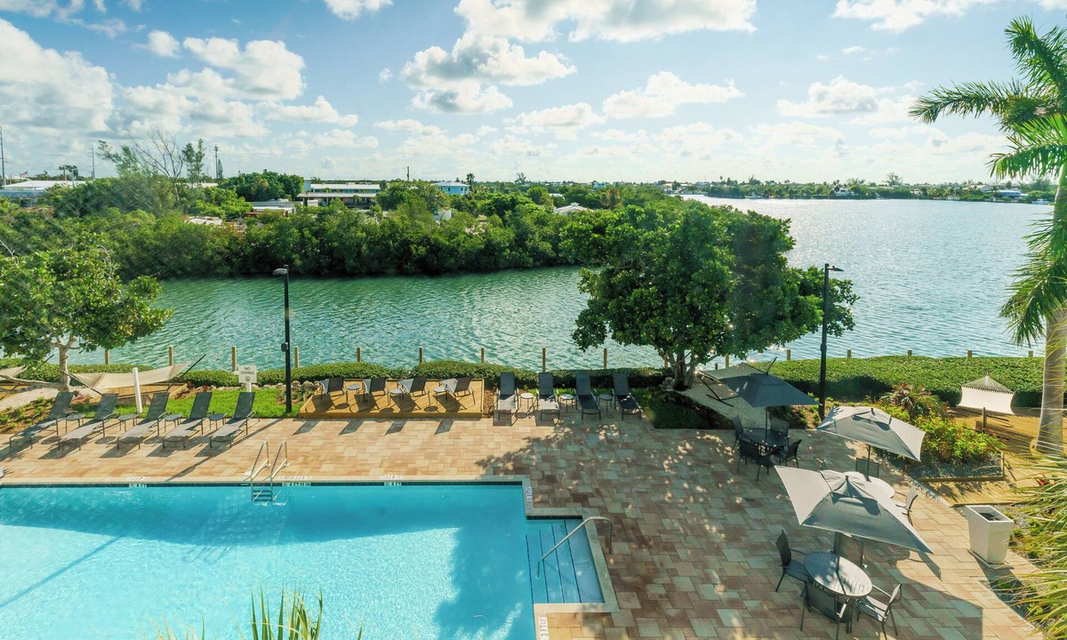 Marathon Hotel | Florida Keys Escape! 2 Elegant Rooms, Outdoor Pool, Free Breakfast!