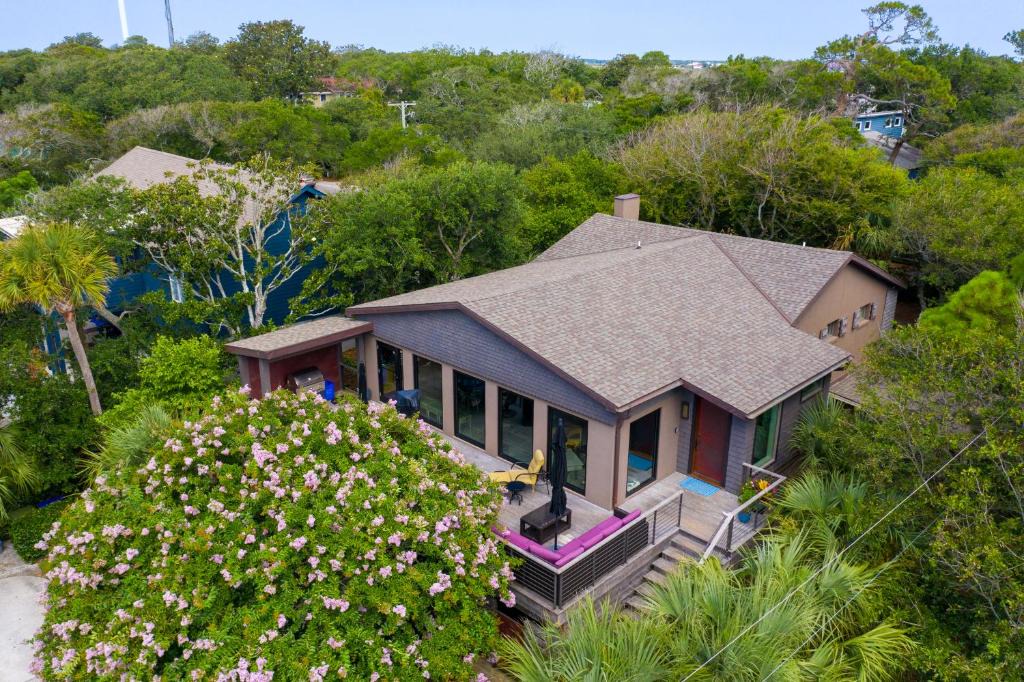 Folly Beach House | Folly Vacation 620 Three Bedroom Home, one block to the beach and pet friendly