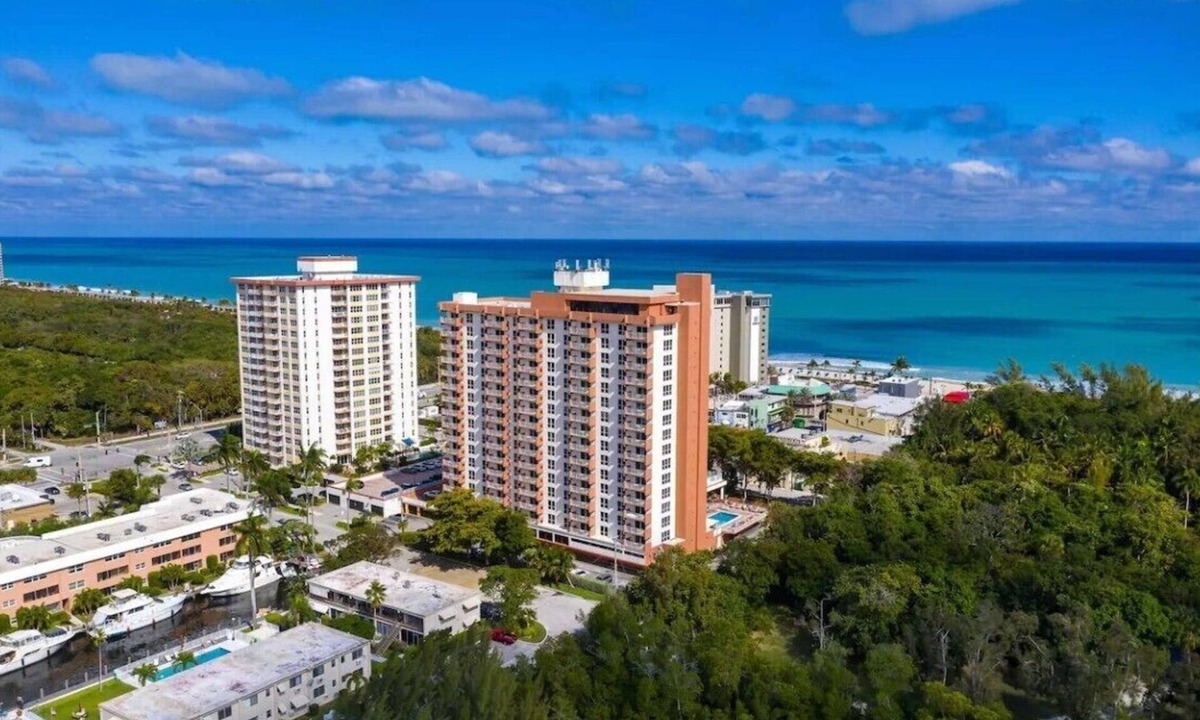 East Fort Lauderdale Resort | Fort Lauderdale Beach Resort 1 Bedroom Suite; RATES ARE NEGOTIABLE!
