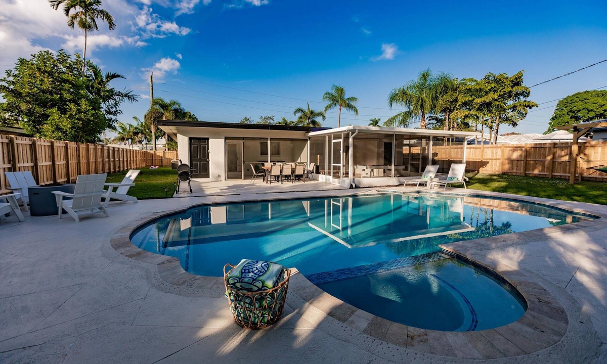 Croissant Park Villa | Fox Lagoon Pool Spa Villa 6BD Luxury Stay